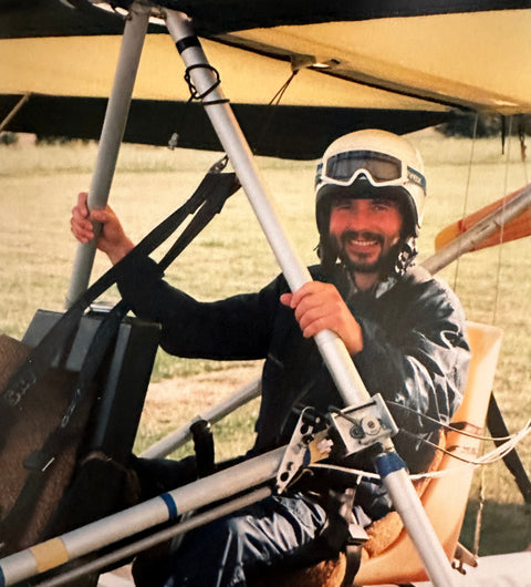 Lutz Barth beim Fliegen – ein Visionär, der Weitblick lebte und Freiraum schuf für neue Perspektiven.