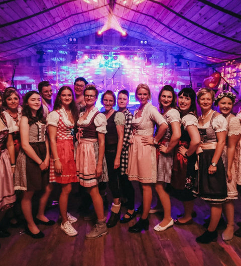 Barth Optik Team beim Oktoberfest – gelebter Zusammenhalt mit Freude und Herz.