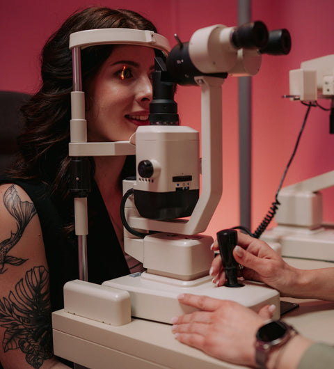 moderne Augenvorsorge mit Mirantus Beurteilen der Hornhaut und Augenlinse