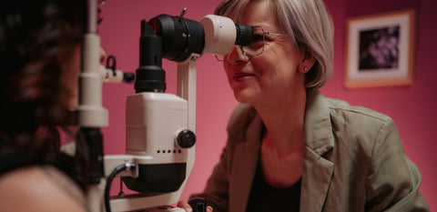 Professionelle Kontaktlinsenanpassung bei Barth Optik in Lichtenstein – präzise, individuell und mit fachlicher Begleitung.