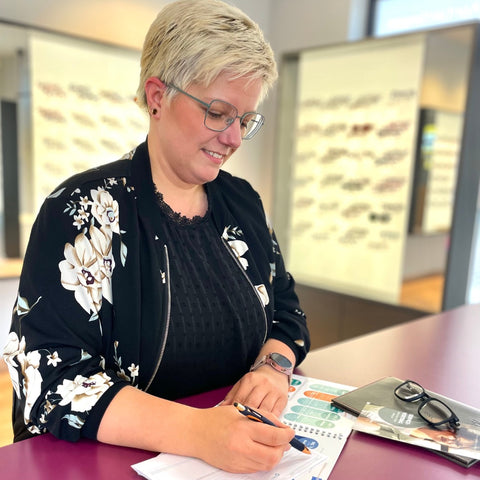 Maria, Augenoptikerin bei Barth Optik in Lichtenstein.