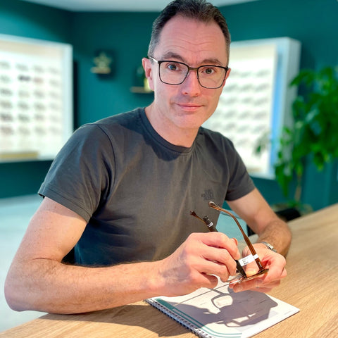 Sven, Augenoptiker bei Barth Optik in Hohenstein.