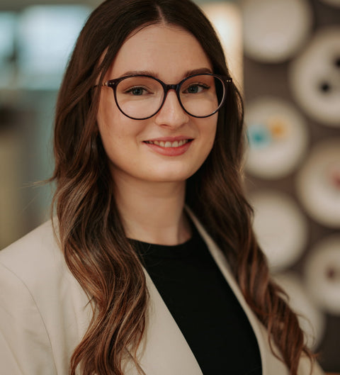 ENNY Himmelsleiter Damenbrille in Aubergine – runde Kunststofffassung mit weichem Farbton und zeitlosem Charakter am Modell