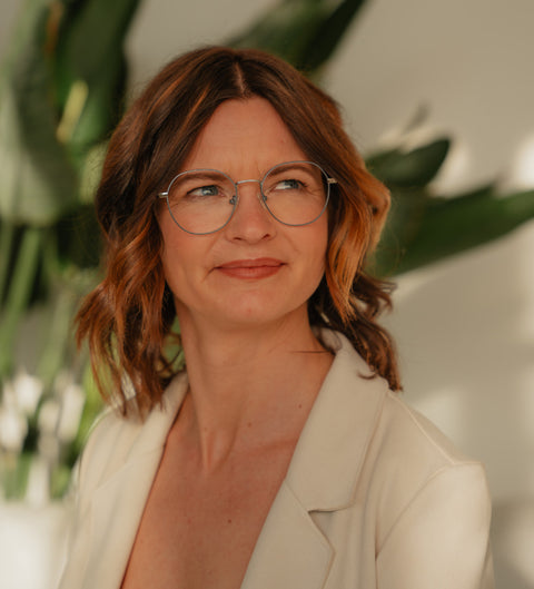 ENNY Sternenstunde Damenbrille in Blau-Silber – runde, zarte Vintage-Metallfassung mit feinem Glanz am Modell