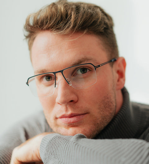 Herrenbrillen online entdecken – stilvolle ENNY Herrenfassungen mit Optikerqualität und modernem Tragekomfort mobiles Bild